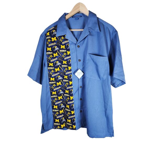 MICHIGAN WOLVERINES New Button Up Short Sleeve Bowling Style Shirt NWT Men's L - Picture 1 of 7